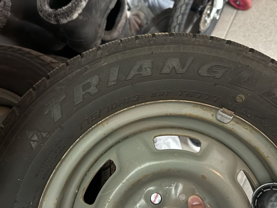 Продам шины лепучуи со штампоми