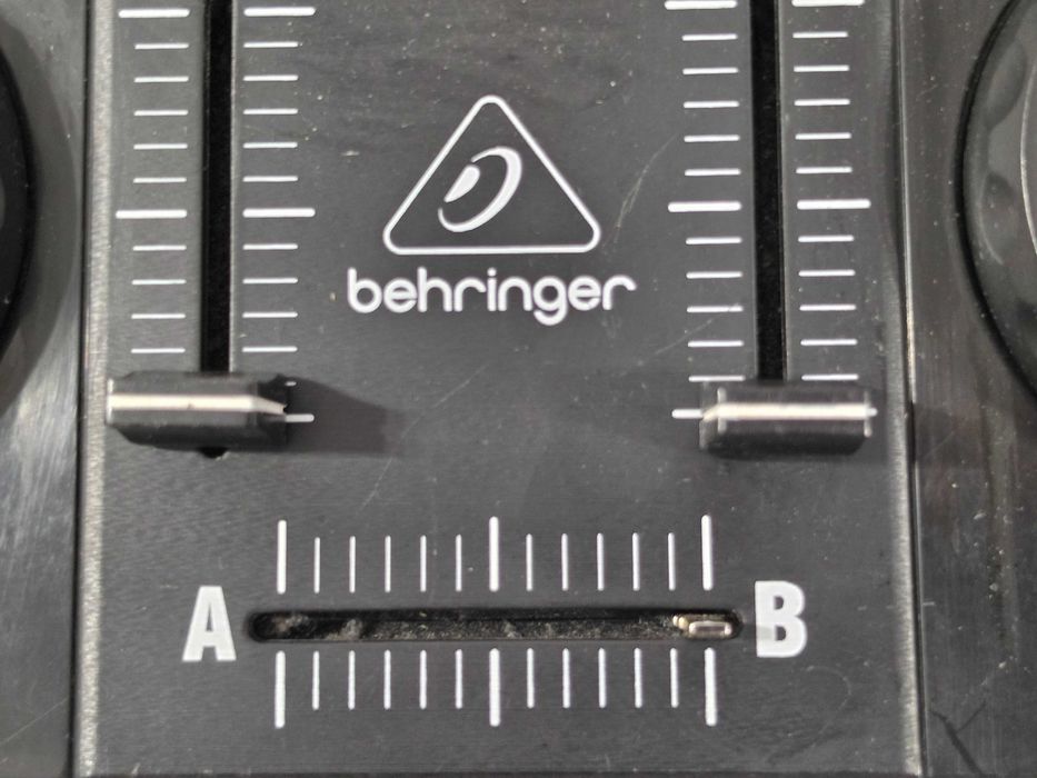 DJ Controller CMD Studio 2a Behringer