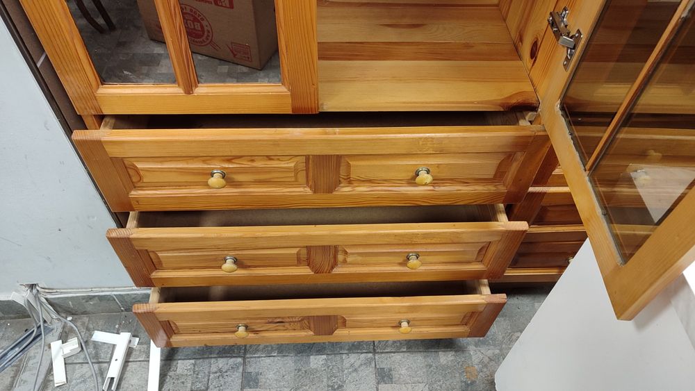 Шкаф витрина масивно дърво 2 броя