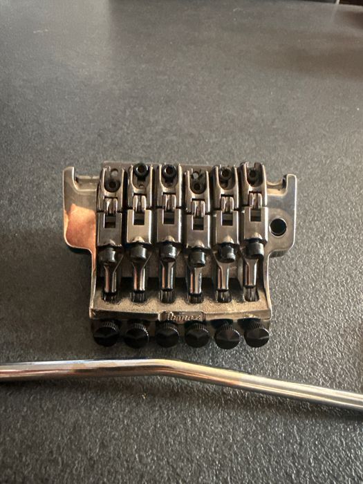 Ibanez Original Edge Tremolo Bridge (Made in Japan / Gotoh) – Cosmo Black + Ръчка
