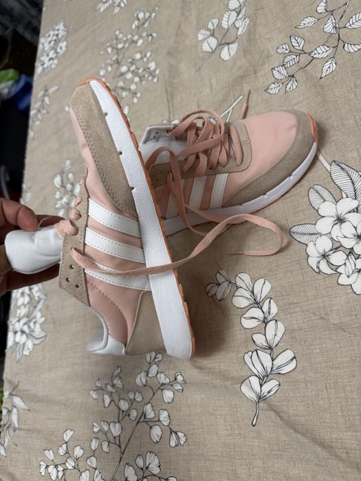 Adidasi marca Adidas originali dama