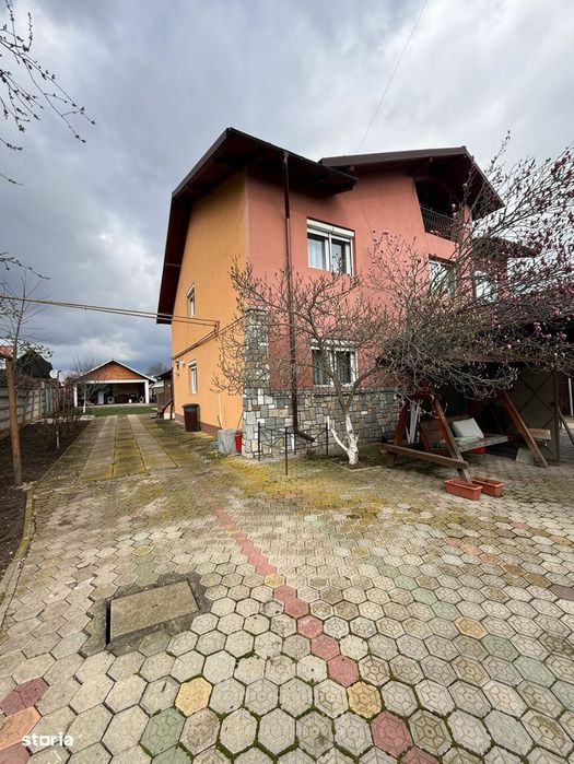 Vila de vanzare in Paulesti P+1E, 8 camere spatiu pentru familie