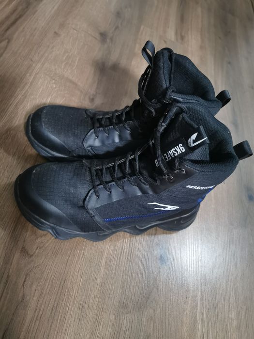 Обувки (подходящи за планински преходи)