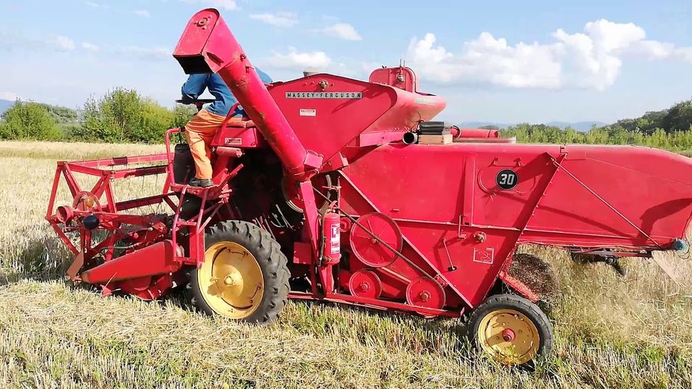 COMBINĂ Massey Ferguson Mf 30-6 (motor 1600 cmc)