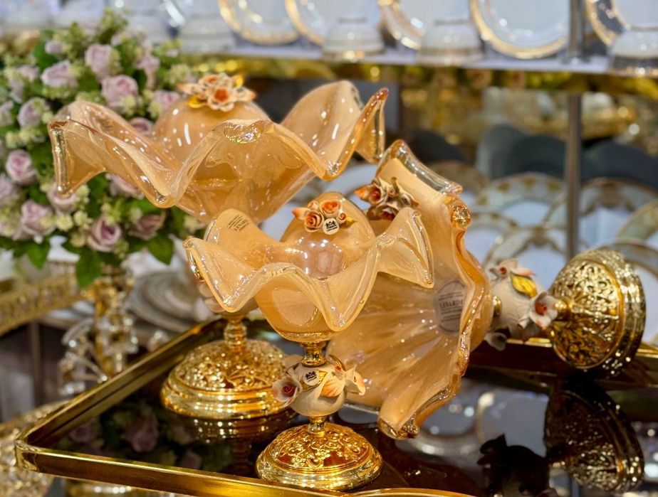 Сервиз декоративный на золотой подставке