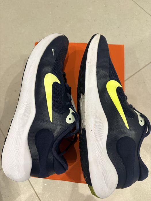 Спортни обувки Nike и Adidas