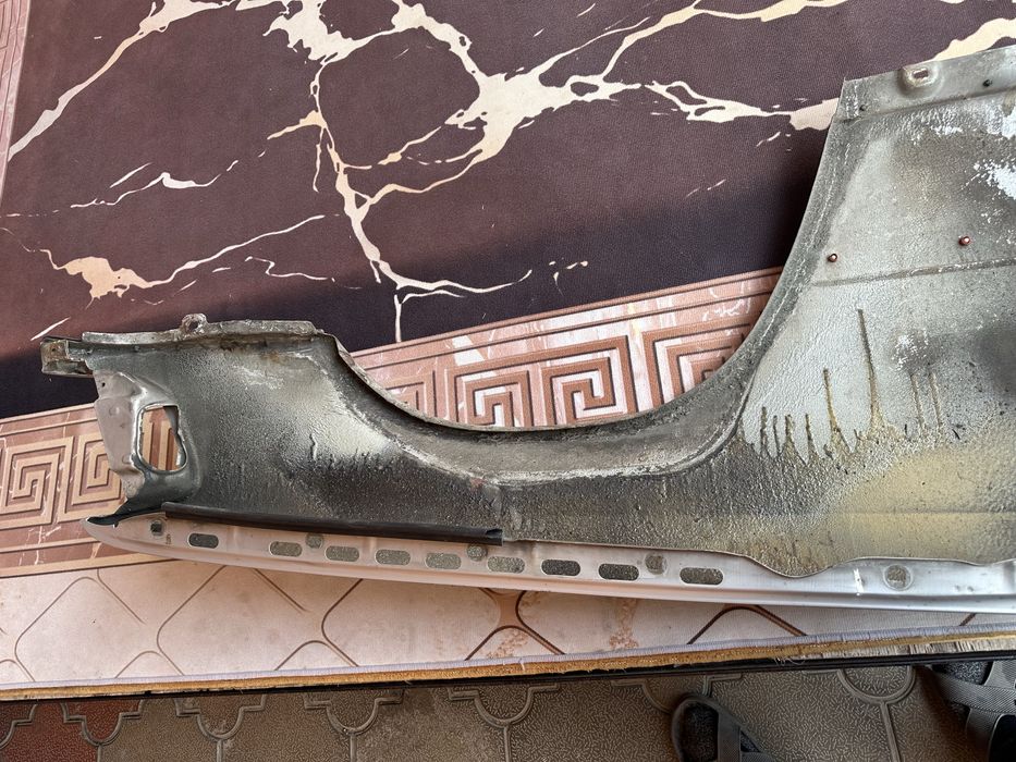 Левое крыло мерседес 124