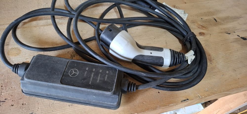 Încărcător auto Mercedes