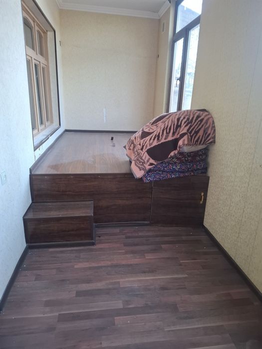 Shaxar markazi Samarqand darvoza 2 xonali uy sotiladi