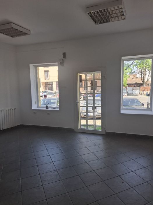 Sp.comercial pe B-dul Cetății