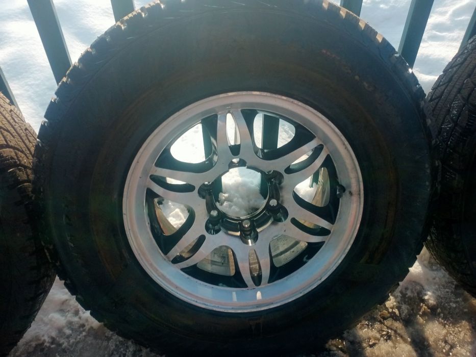 Шины с дисками на джип