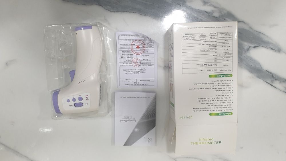 бесконтактный термометр для измерения температуры тела или предметов.