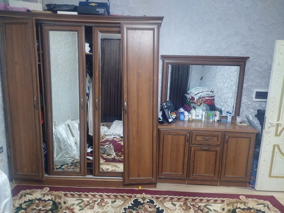 Шкаф ва тримо сотилади