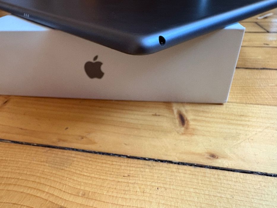 Продавам iPad 9 256 Gb - изключително запазен