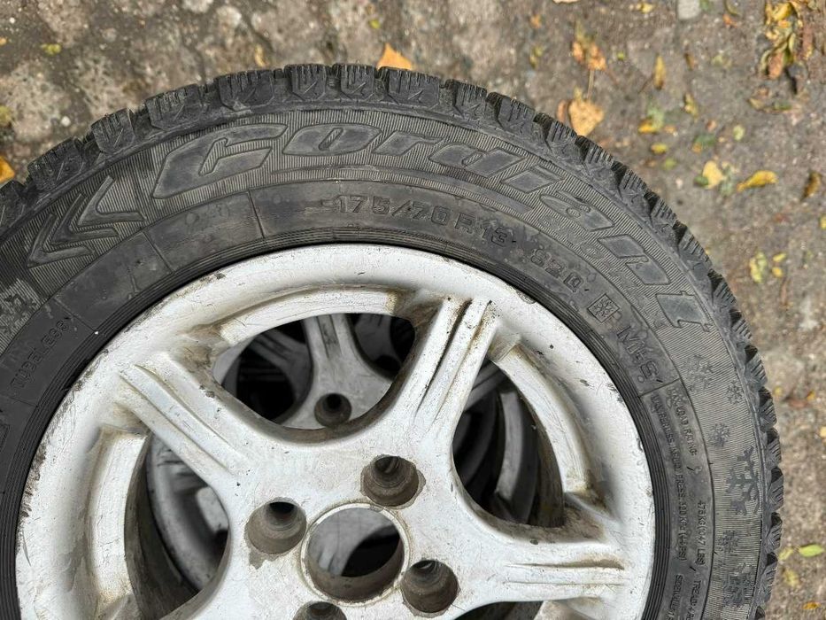 Диски R13 (4*98) с шинами 175/70 R13 Cordiant