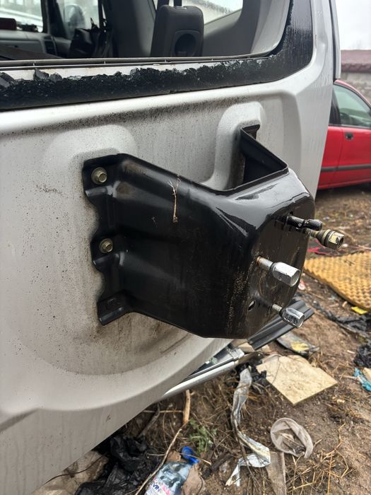 стайка за резервна гума за mitsubishi pajero3