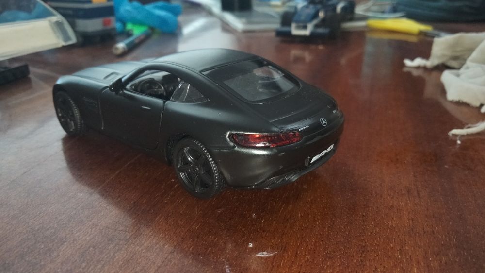 Срочно продаю игрушечные машинки