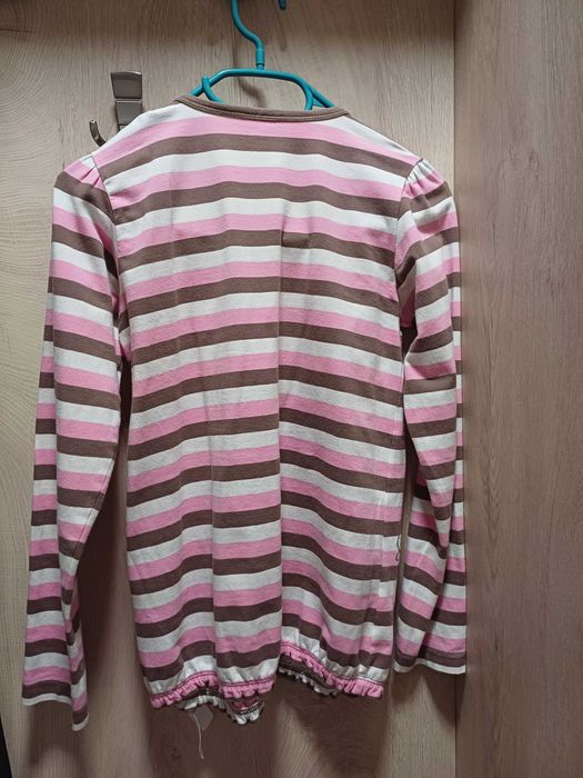 Продавам детска блуза за момиче