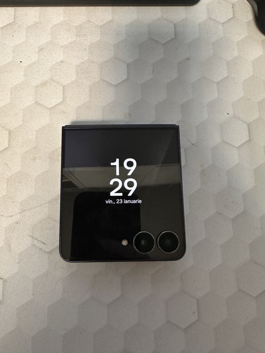 Samsung Galaxy Z Flip7