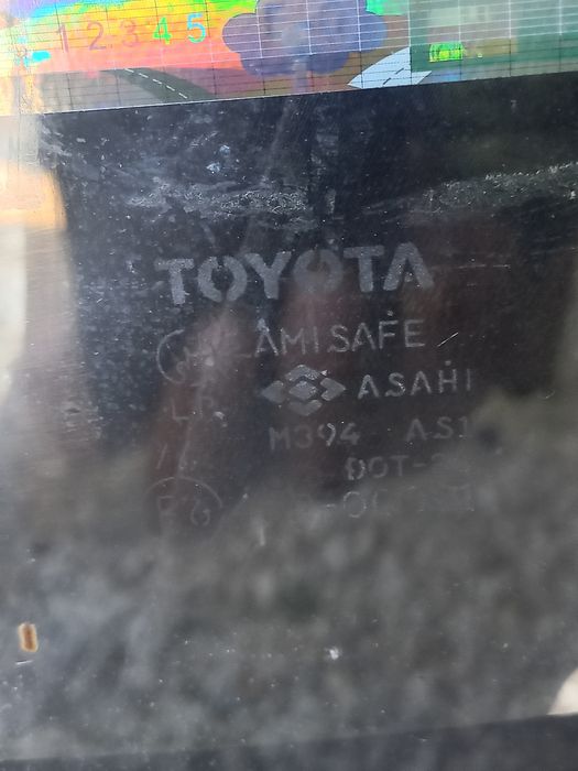 Предно Стъкло Toyota Hilux Surf