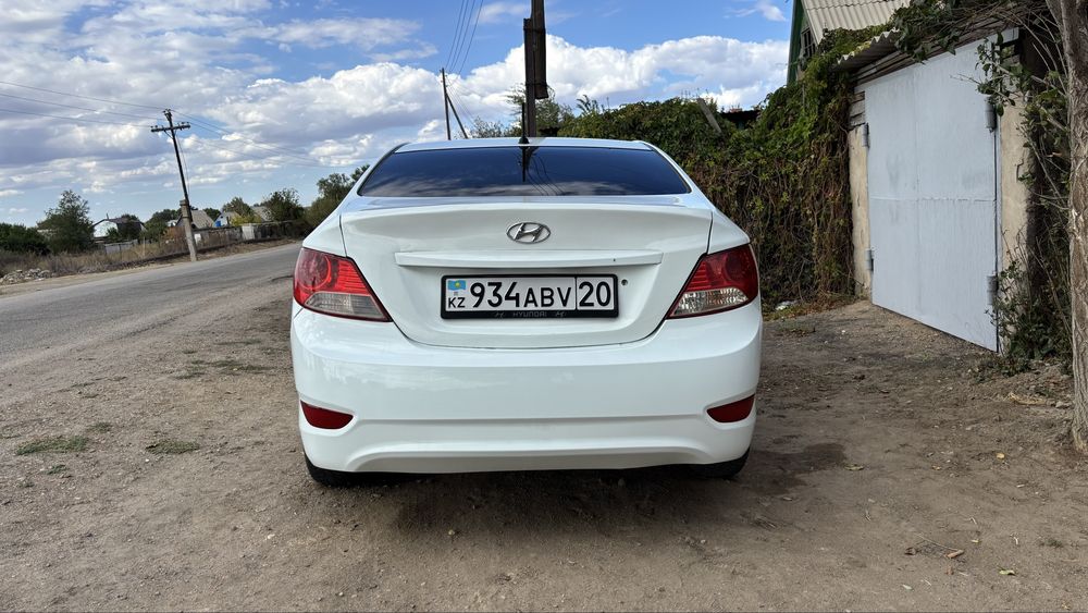 Hyundai accent 2013