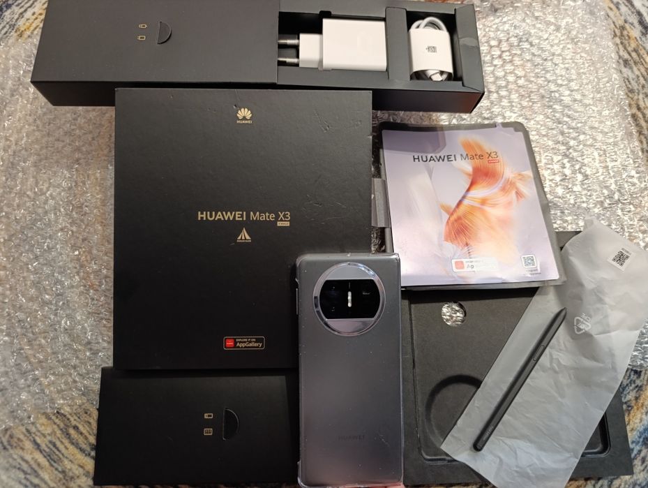 Новый телефон в формате планшет модель  Huawei Mate X3