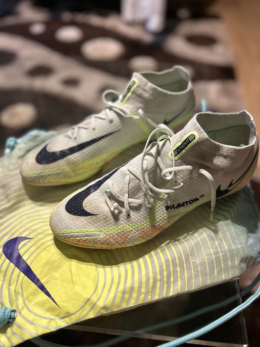 Ghete fotbal profesionale,nike phantom,marimea 47. Stare foarte buna.