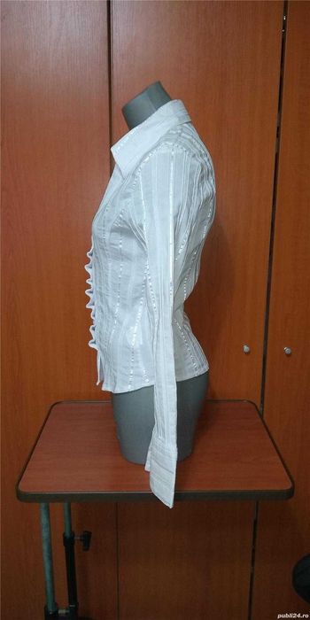 Camasa Dama, alba deosebita, decoltata si cambrata, maneci lungi