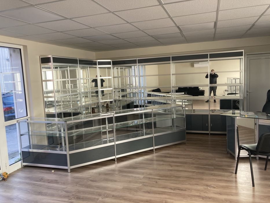 Витрини и стелажи/ оборудване за магазин