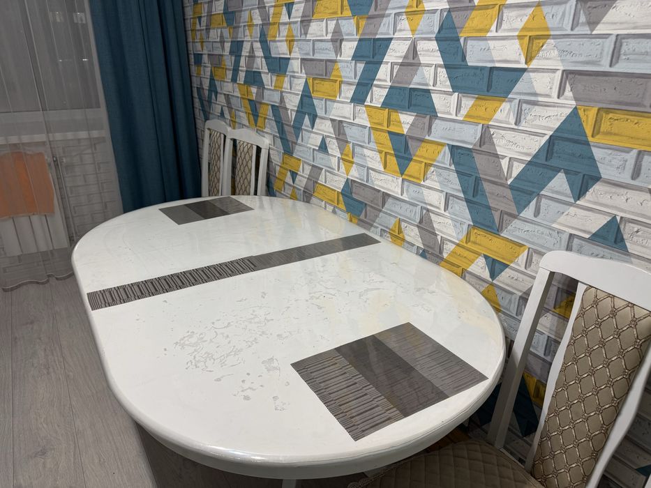 Стол со стульями