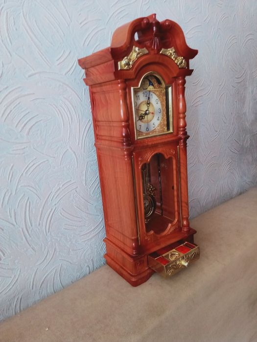 Продам настенные часы