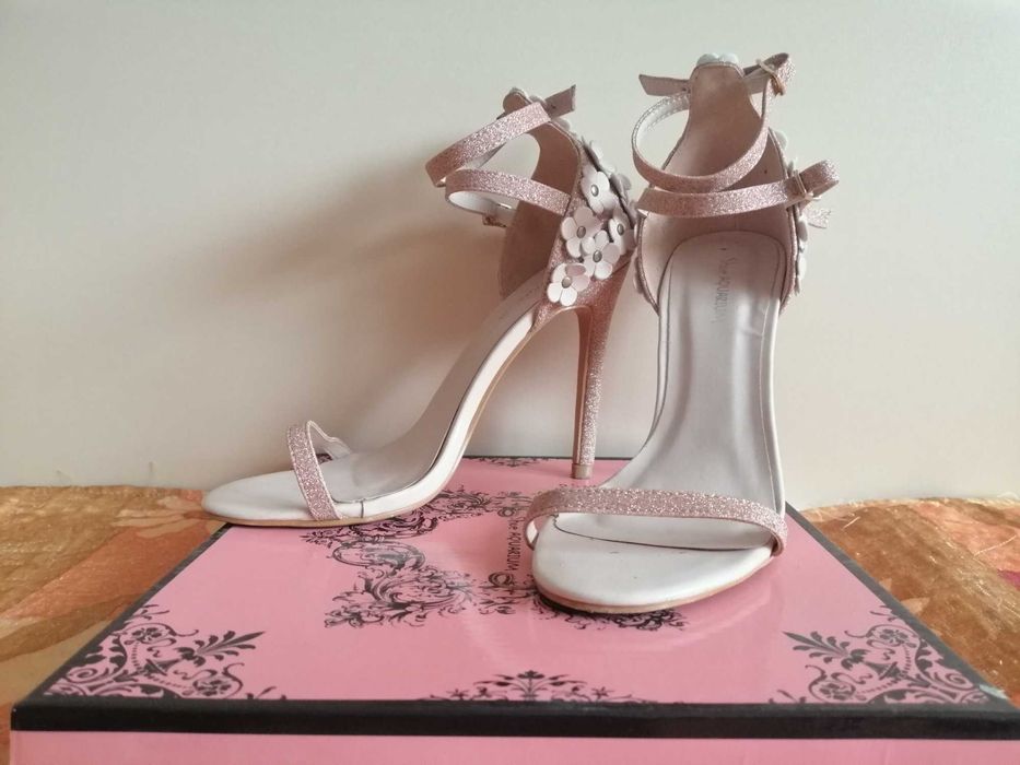 Отворени официални обувки на висок ток