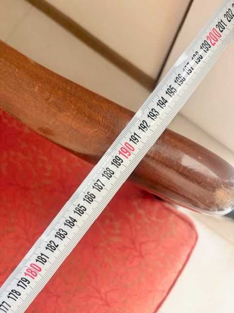 Диван запазен и  Стъкена маса.