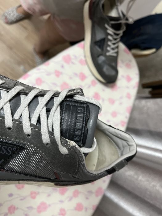 Продаются фирменные осенние кроссовки GUESS