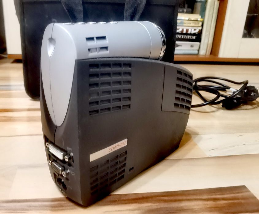 Retro mini proiector portabil Compaq IPaq MP2810 anul 2001 de colectie