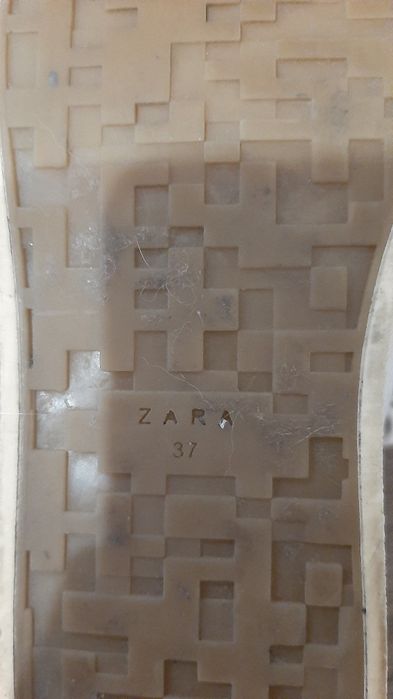 Бели обувки на Зара