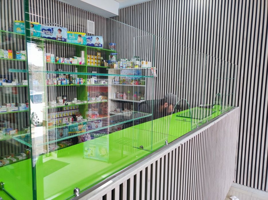 Oyna kesish xizmati Zerkila Rombik Виитрина полка. Ойначи Стеклопакет.