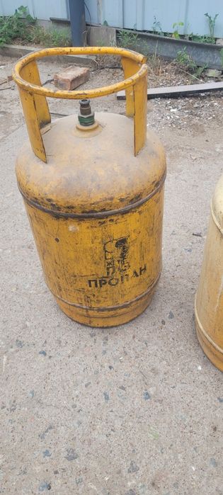 2 газовых балона маленьких
