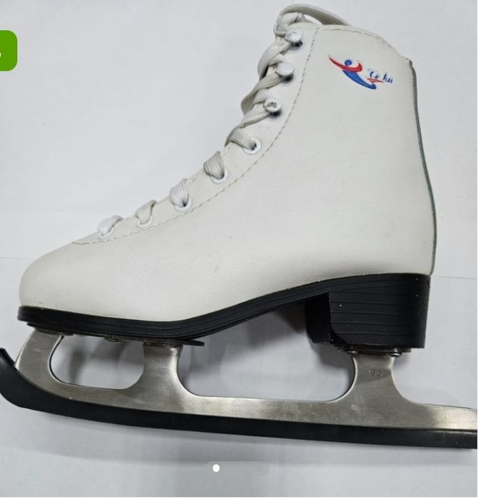 Продам новыйе коньки фигурные
