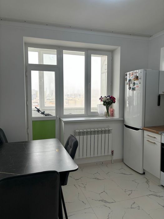 Продам Стол и стулья