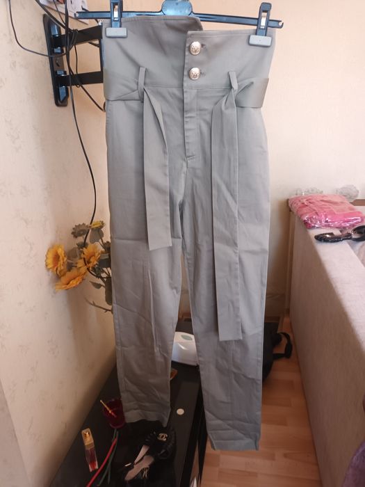 Продам джинсы синие и брюки плащевка