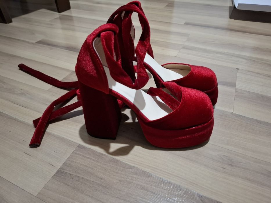 Туфли на каблуке