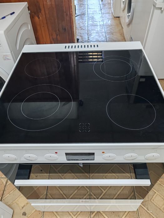 Като нова свободно стояща печка с керамичен плот  Gram 2 години гаранция!