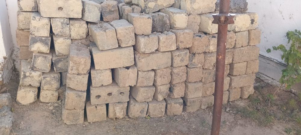 Шлакоблок және кесек кірпіштер сатылады
