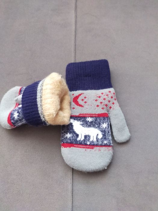 Варежки продам..