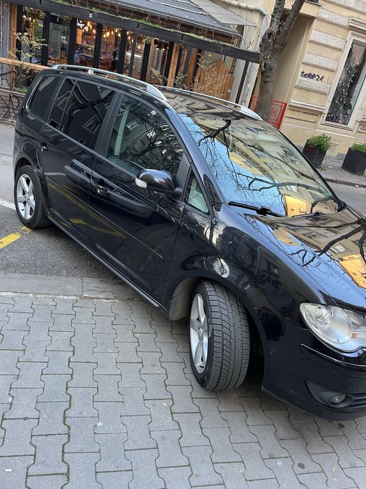 Volkswagen Touran 2008 г. • 1.9 TDI • DSG • 5 места