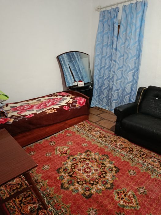 Сдается комната с хозяйкой в доме на земле для одного