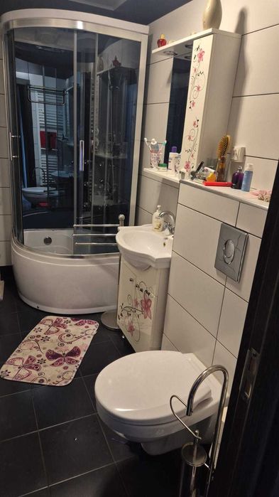 Garsoniera decomandata zona Far/Bila