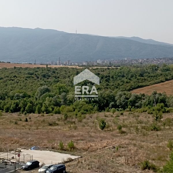 ЕРА Фаворит предлага ексклузивно под наем уютен двустаен апартамент в