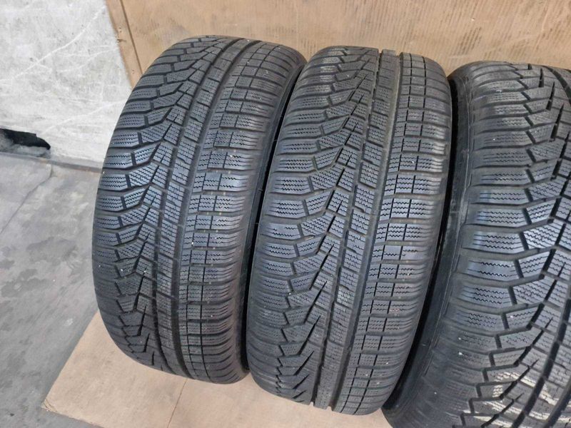 4 броя Hankook R19 235/50/ 
зимни гуми 
DOT3719